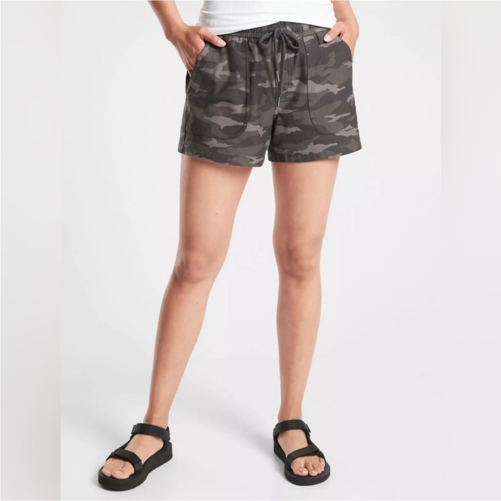 NWT Athleta Camo Farallon Short